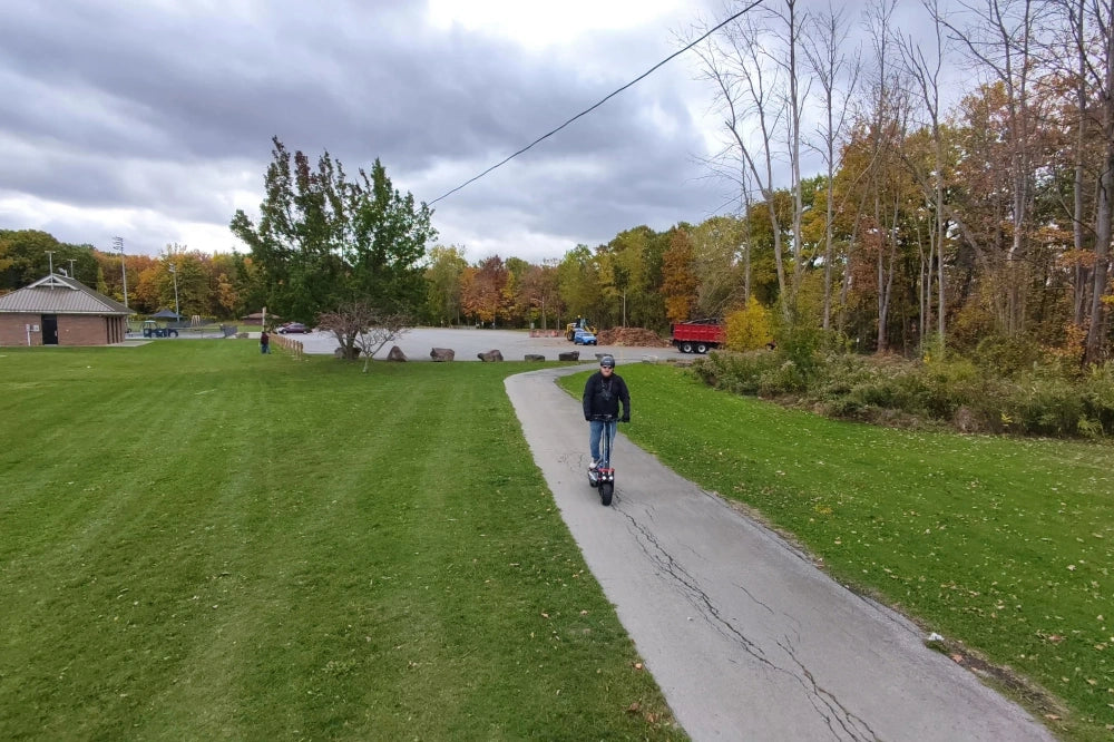 Should Both Feet Be Straight on a Scooter? Tips for a Comfy Ride